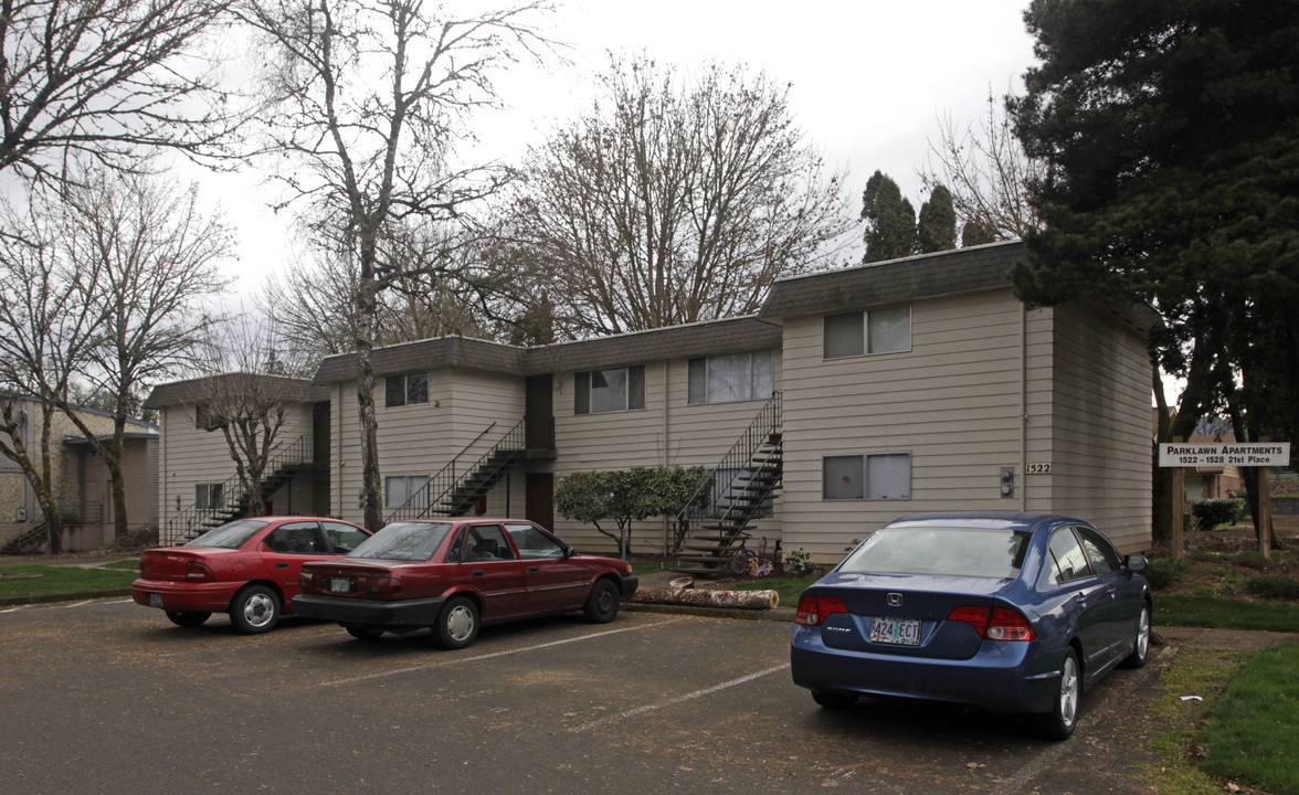 Parklawn Apartments in Forest Grove, OR - Building Photo