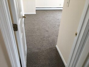 1374 Bucksport Rd, Unit 1 in Ellsworth, ME - Foto de edificio - Building Photo