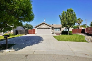 973 Himalaya Ln in Lemoore, CA - Building Photo