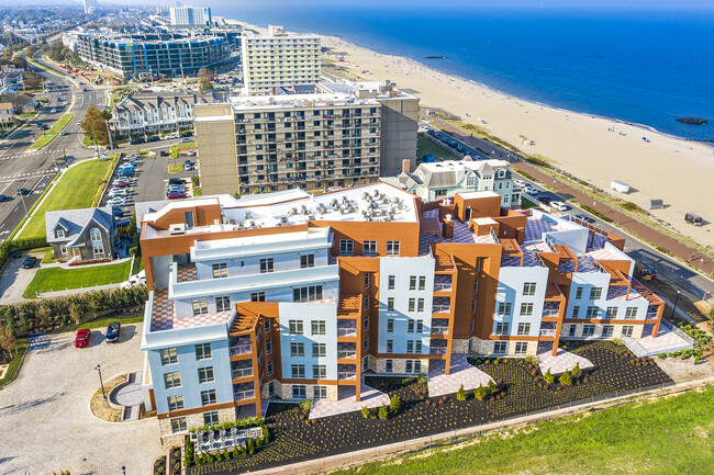 345 Ocean Blvd in Long Branch, NJ - Foto de edificio - Building Photo