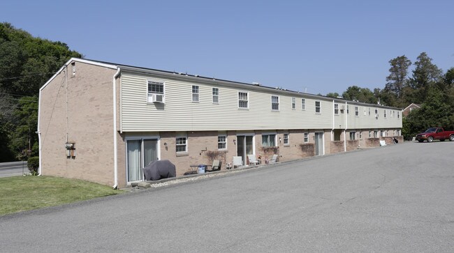 400-402 Clinton Ave in Oakdale, PA - Building Photo - Building Photo