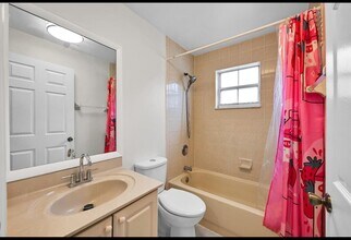 13761 N Garden Cove Cir in Davie, FL - Building Photo - Building Photo