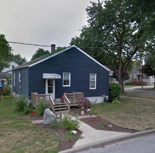 property at 812 N Linn St