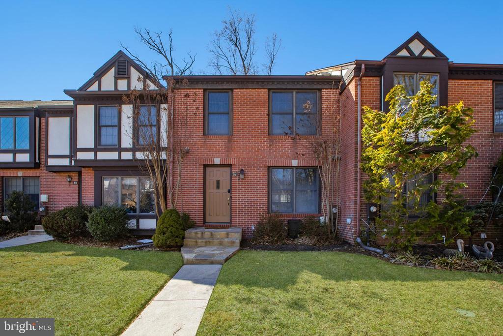 36 Tudor Ct in Timonium, MD - Foto de edificio