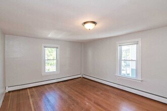 13 Cherry St in Northampton, MA - Foto de edificio - Building Photo