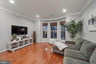 852 Regents Square in Oxon Hill, MD - Foto de edificio - Building Photo