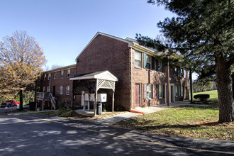 Cross Keys & Woodridge Apartments in Lexington, KY - Building Photo - Building Photo