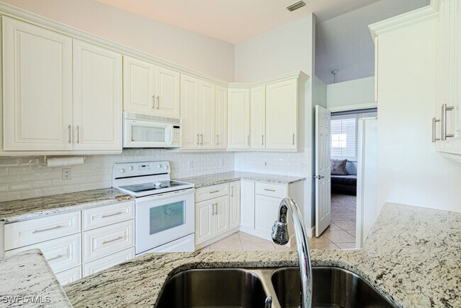 property at 6015 Pinnacle Ln