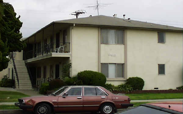 9418 Belford Ave in Los Angeles, CA - Building Photo