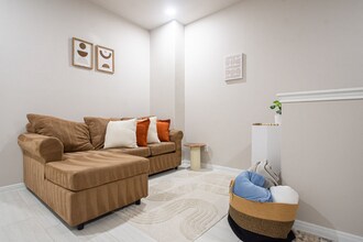 110 Turner St in Conroe, TX - Foto de edificio - Building Photo