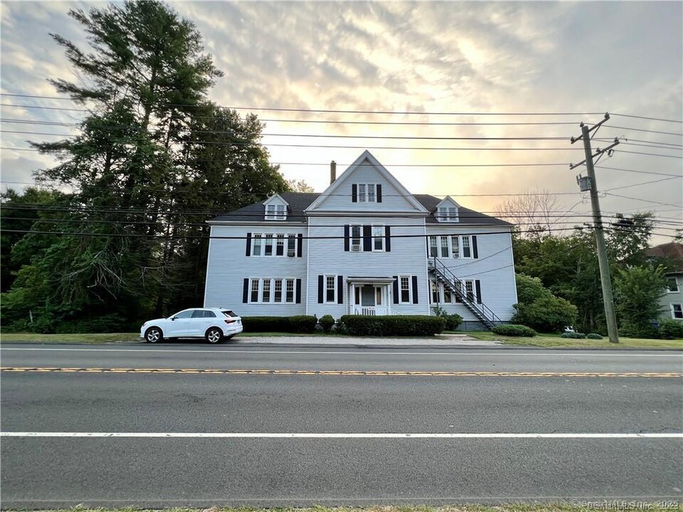 570 Main St in New Hartford, CT - Building Photo