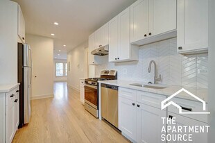 1919 W Winona St in Chicago, IL - Building Photo