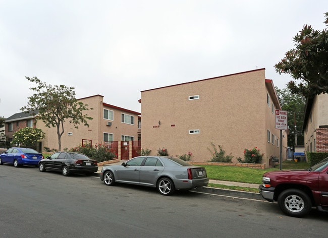 7342-7348 Newlin Ave in Whittier, CA - Foto de edificio - Building Photo