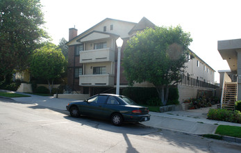 534 E Harvard Rd in Burbank, CA - Building Photo - Building Photo