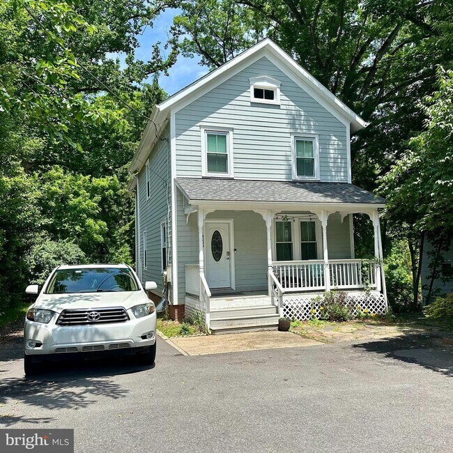 property at 4023 Jones Bridge Rd