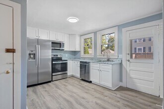 80 Concord Way in Portsmouth, NH - Foto de edificio - Building Photo