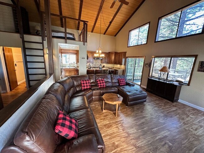 1236 Timber Ln in South Lake Tahoe, CA - Building Photo - Building Photo