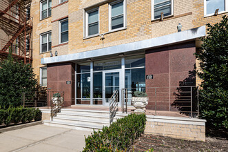 The Barocrest in Far Rockaway, NY - Building Photo - Building Photo