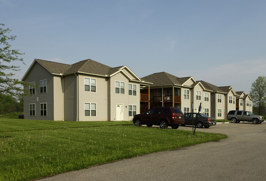 Greenbriar Apartments in Grafton, OH - Building Photo