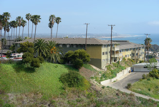 Hawaiian Village Apartments in Ventura, CA - Building Photo - Building Photo