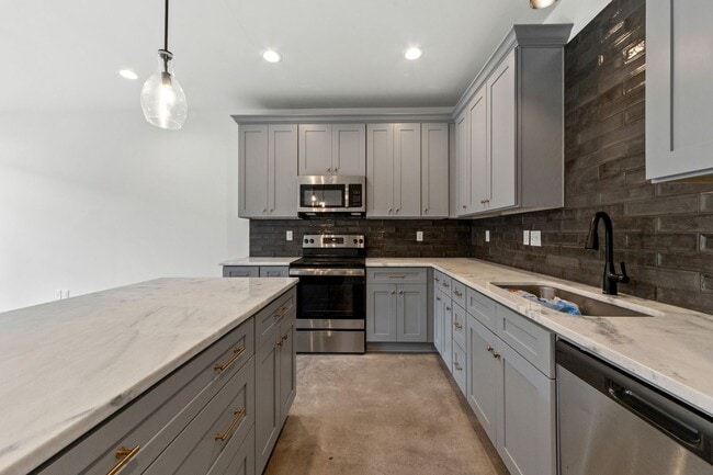 409 Highland Park Ln in Lafayette, LA - Foto de edificio - Building Photo