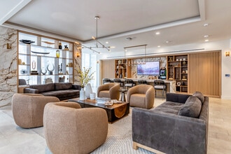 EVO APARTMENTS in St. Petersburg, FL - Building Photo - Interior Photo