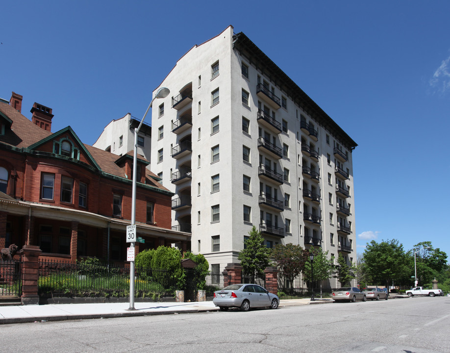 Emersonian Apartments in Baltimore, MD - Foto de edificio