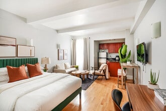 238 W 73rd St in New York, NY - Building Photo - Building Photo