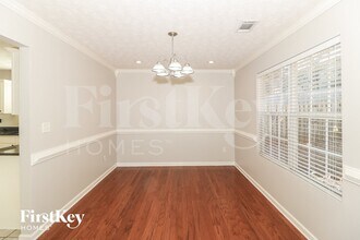 1099 Harbins Pass Dr in Dacula, GA - Foto de edificio - Building Photo