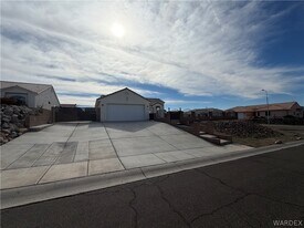 2416 N Ridge Ave in Bullhead City, AZ - Building Photo
