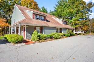 125 E Market St in Hyde Park, NY - Building Photo