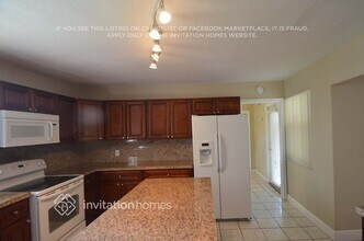 9000 SW 164th St in Palmetto Bay, FL - Foto de edificio - Building Photo