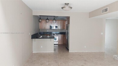 350 Poinciana Island Dr in Sunny Isles Beach, FL - Building Photo - Building Photo