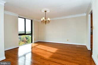4620 N Park Ave in Chevy Chase, MD - Building Photo - Building Photo