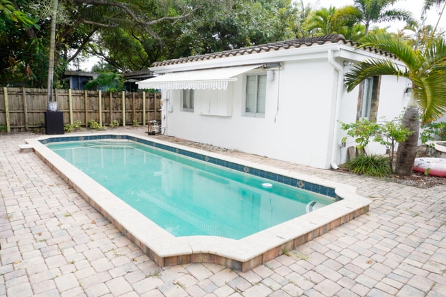 property at 1521 SW 4th Ave