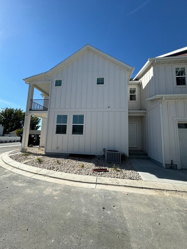 526 Rizzini Wy in Vineyard, UT - Building Photo - Building Photo