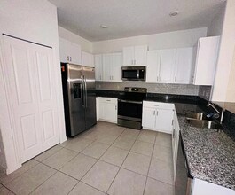 5199 Forum Blvd in Holiday, FL - Building Photo - Building Photo