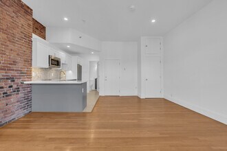 389 Beacon St, Unit 7 in Boston, MA - Building Photo - Building Photo