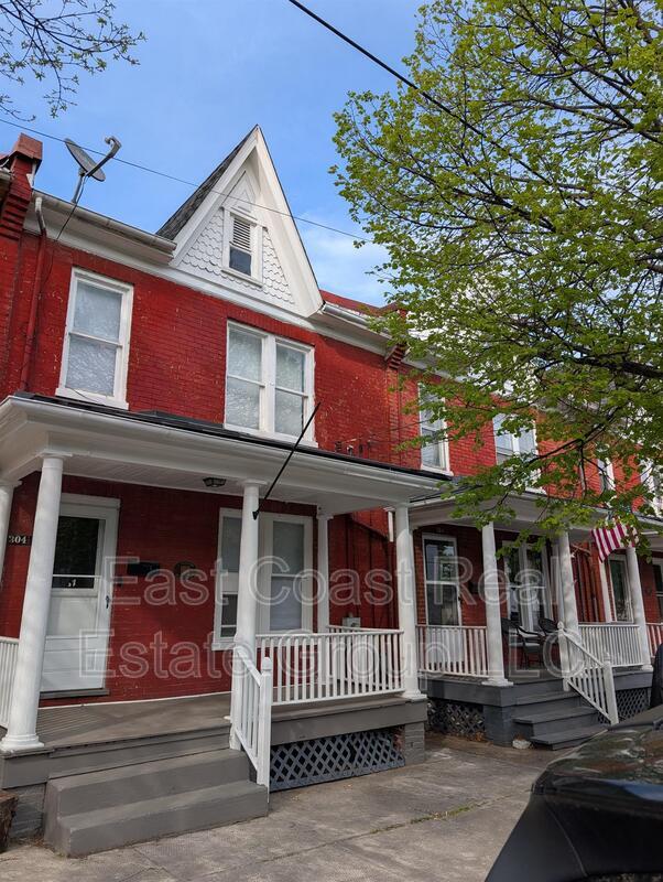 property at 304 1/2 W Martin St