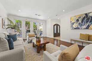 1114 S La Peer Dr in Los Angeles, CA - Building Photo