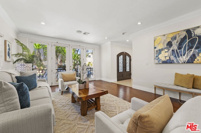 property at 1114 S La Peer Dr