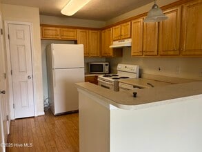 609 Spencer-Farlow Dr in Carolina Beach, NC - Building Photo - Building Photo