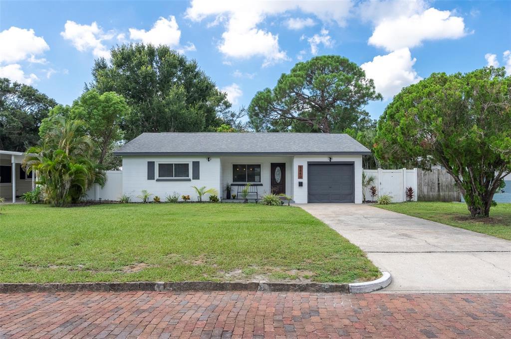 5840 Dartmouth Ave N in St. Petersburg, FL - Building Photo