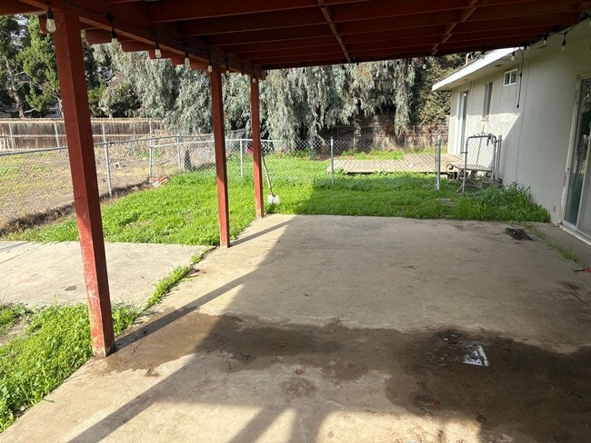 801 N Akers St in Visalia, CA - Building Photo - Building Photo