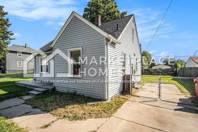 27070 Lawnwood St in Roseville, MI - Building Photo - Building Photo