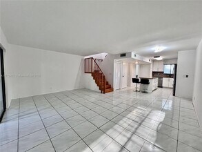 2801 N 34th Ave in Hollywood, FL - Building Photo - Building Photo