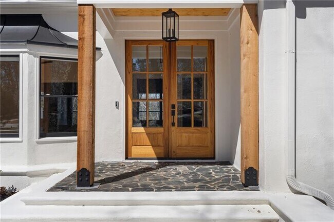 350 Kelson Dr NW in Sandy Springs, GA - Building Photo - Building Photo