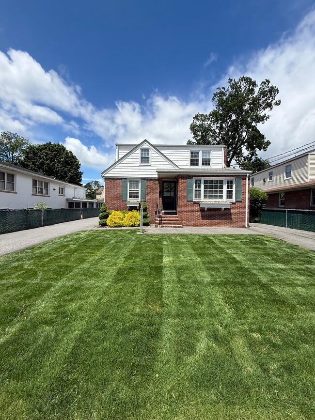 60 E Maltbie Ave, Unit Suffern