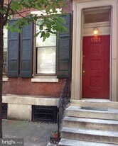 1324 Pine St, Unit 3R in Philadelphia, PA - Building Photo