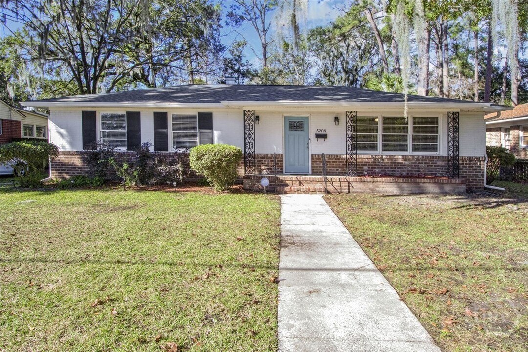 5209 Habersham St in Savannah, GA - Building Photo